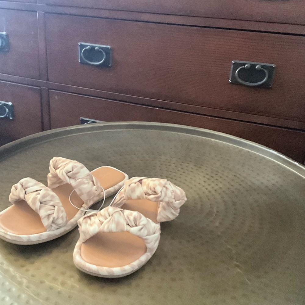 Universal Thread Knotted Sandals - Picture 9 of 9